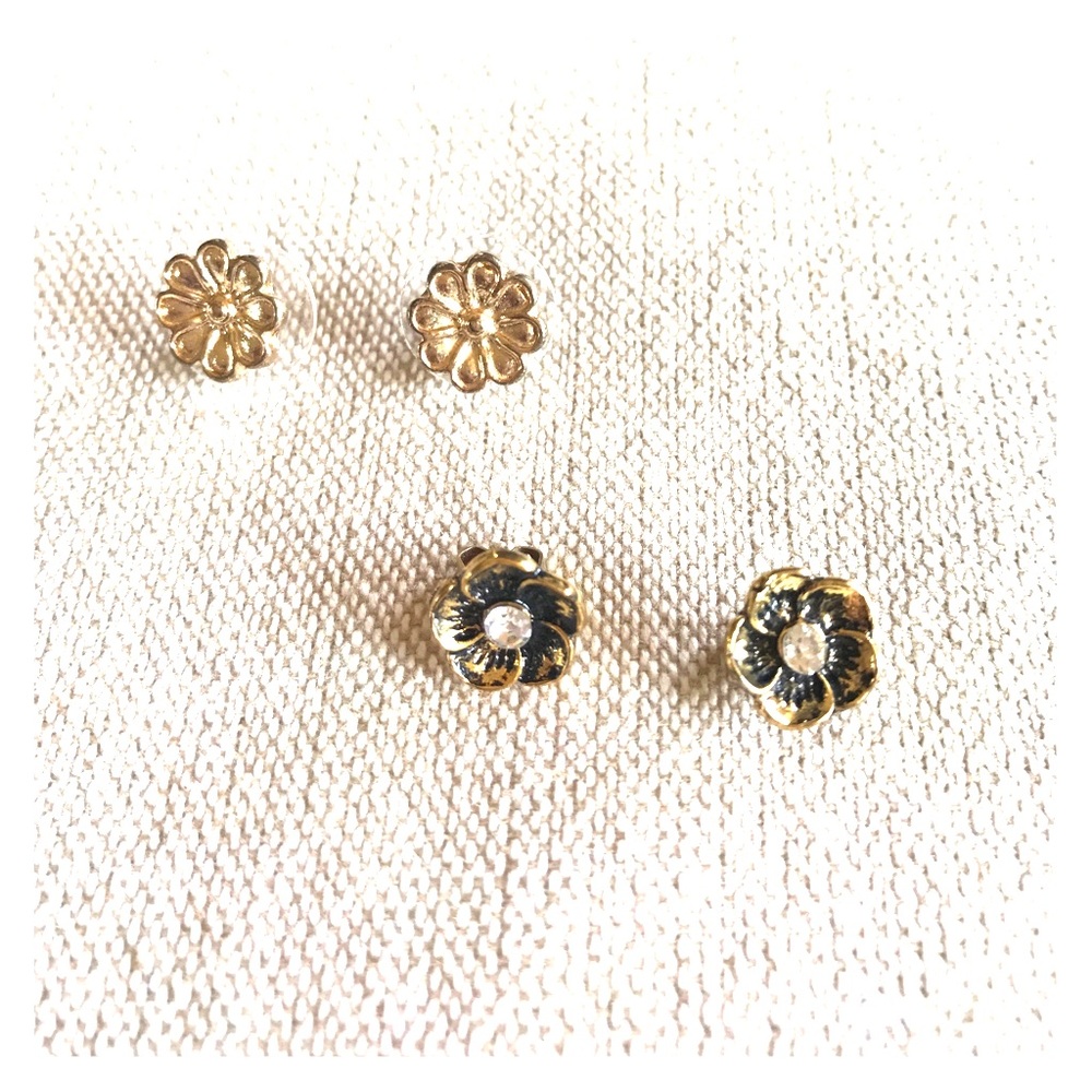 ~flowers~ 2 cute pairs floral gold stud earrings
