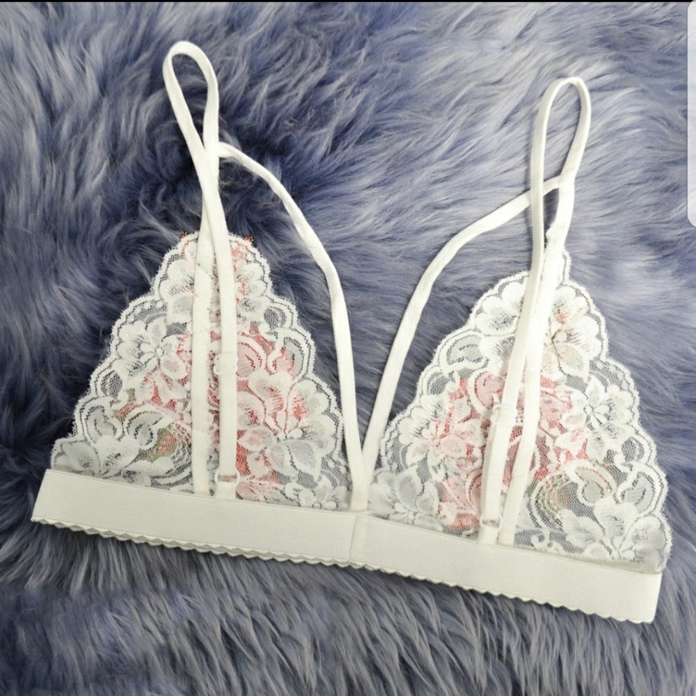 🌹WHITE LACE BRALETTE W/ EMBROIDERY ROSES! - Picture 4 of 8