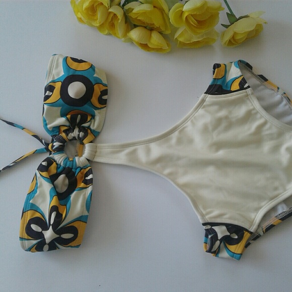 One pc swim wear - Picture 2 of 4
