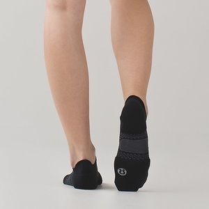 2 pair Lululemon speed sock