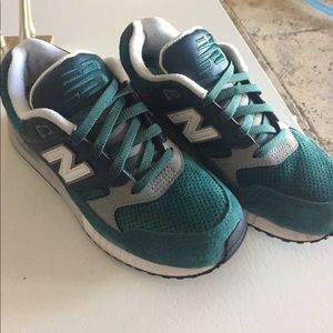 New balance tennis shoes