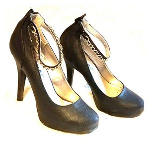 Size 7 Black High heel shoes