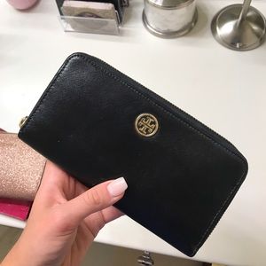 Black tory burch wallet