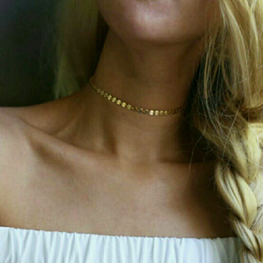BAOI! NWOT Dainty  gold coin choker!