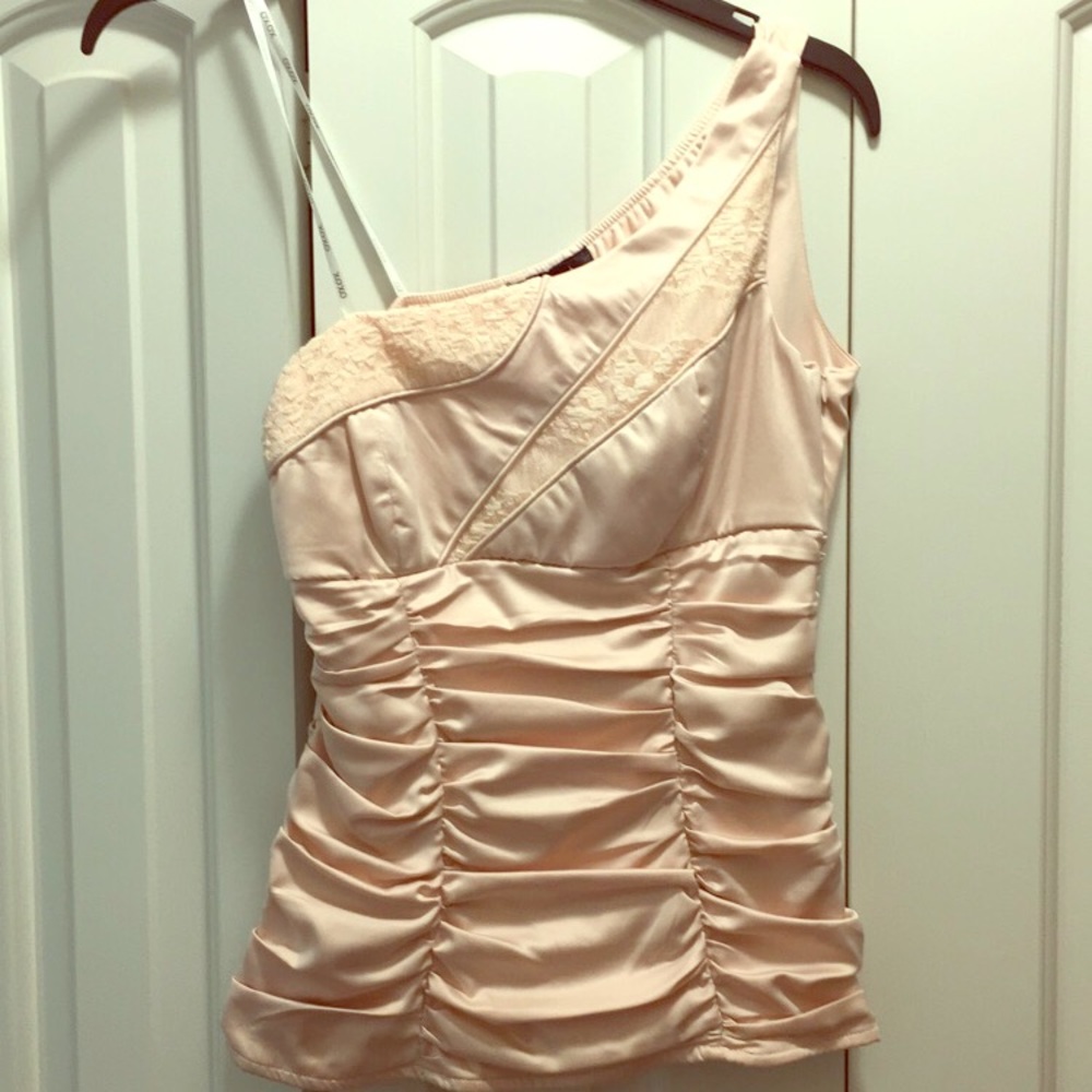 One shoulder top