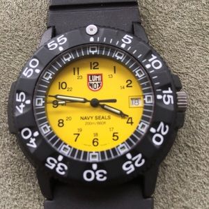 luminox navy seal dive watch