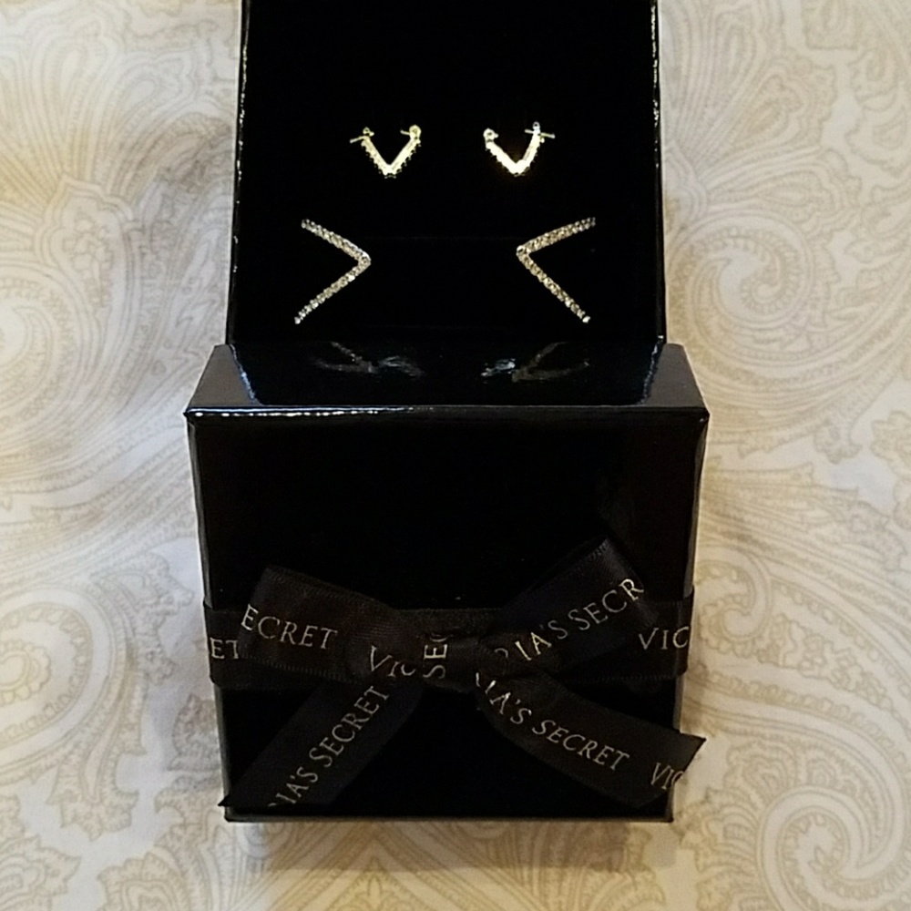 Victoria's Secret Earing and Bracelet Set