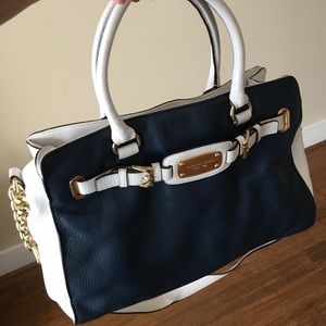 GORGEOUS BLUE & WHITE MICHAEL KORS PURSE!!