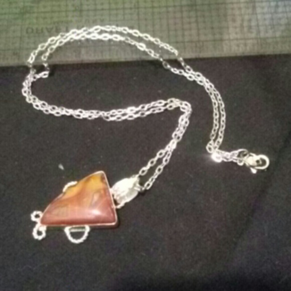Red agate necklace/ new silver chain/ 22 inches - Picture 4 of 4