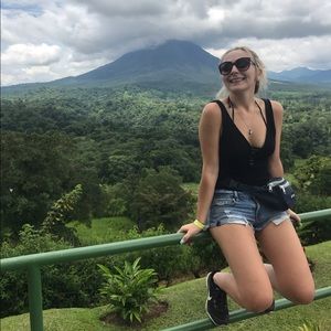 Meet your Posher, Alicia