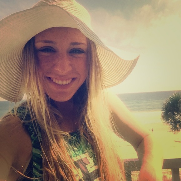 Meet your Posh Ambassador, Heather - Picture 3 of 13