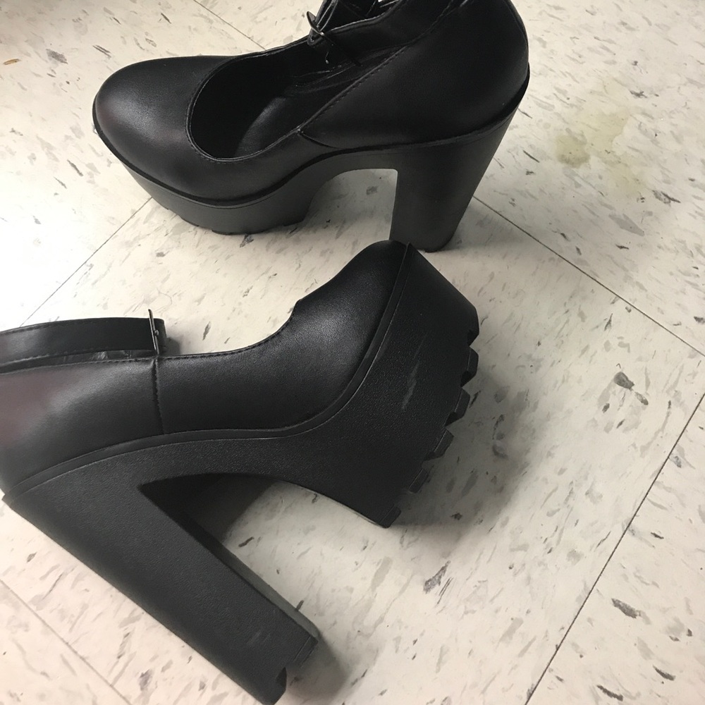 MOVING SALE ||| Black Platform Pumps