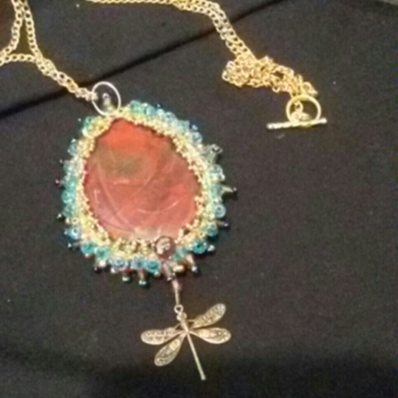 Bead embroidered red agate stone/w dragon fly. - Picture 4 of 4