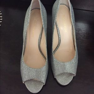 Metalic silver pumps