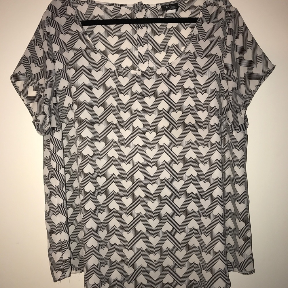 Torrid Split-Back Heart Top - Picture 2 of 6