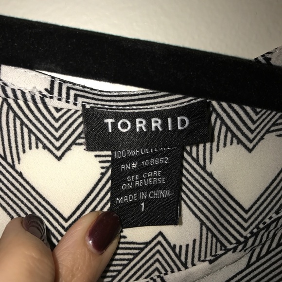 Torrid Split-Back Heart Top - Picture 6 of 6