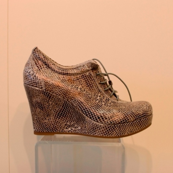 Leather Snake print embossed leather Women's shoes, wedges