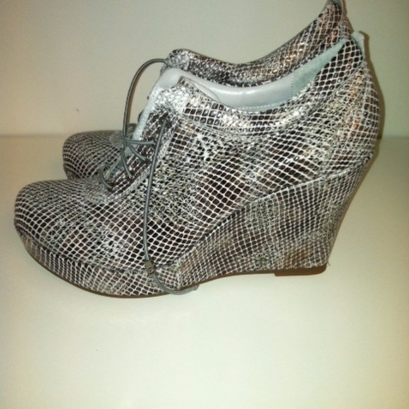 Leather Snake print embossed leather Women's shoes, wedges
