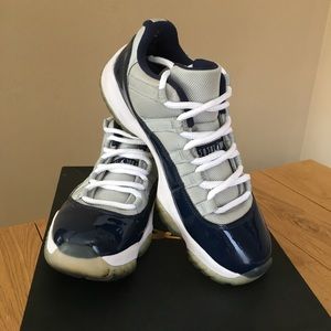 Nike Air Jordan 11 Authentic low Georgetown Navy