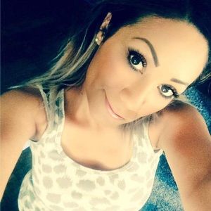 Meet your Posher, Adriana