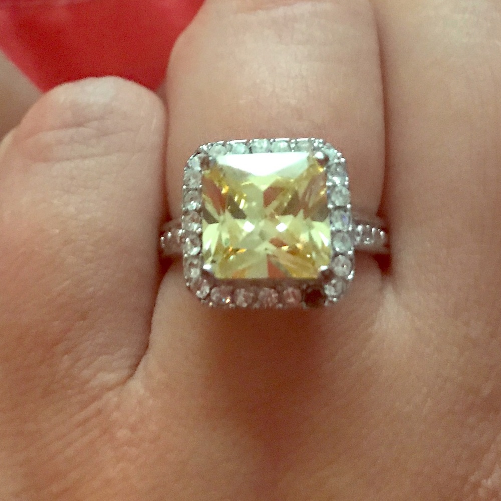 Fashion ring