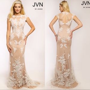 JVN BY JOVANI GOWN - white/cream size 6