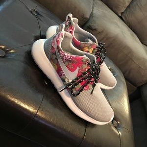 Floral nikes
