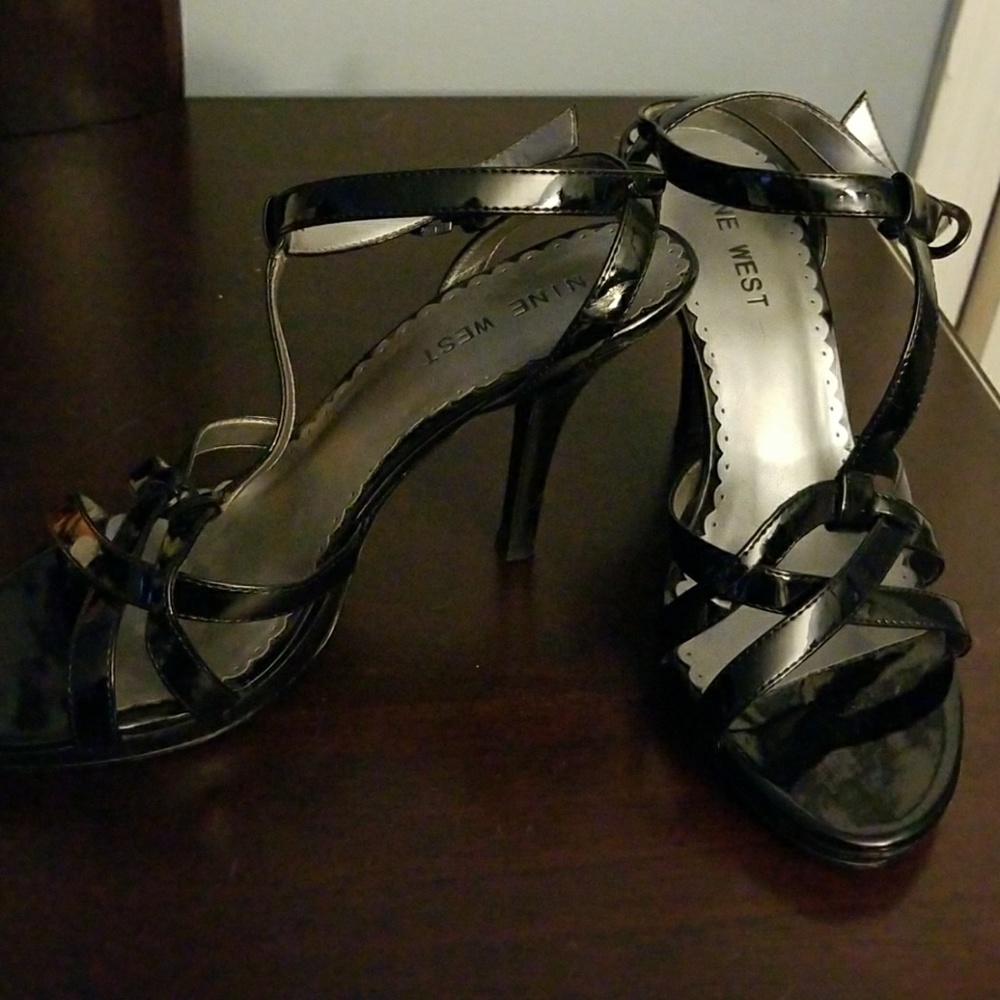 Nine West strappy heals like new