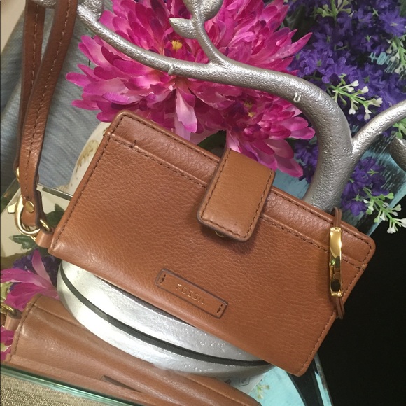 Fossil IPhone RFID Wristlet - Picture 1 of 4