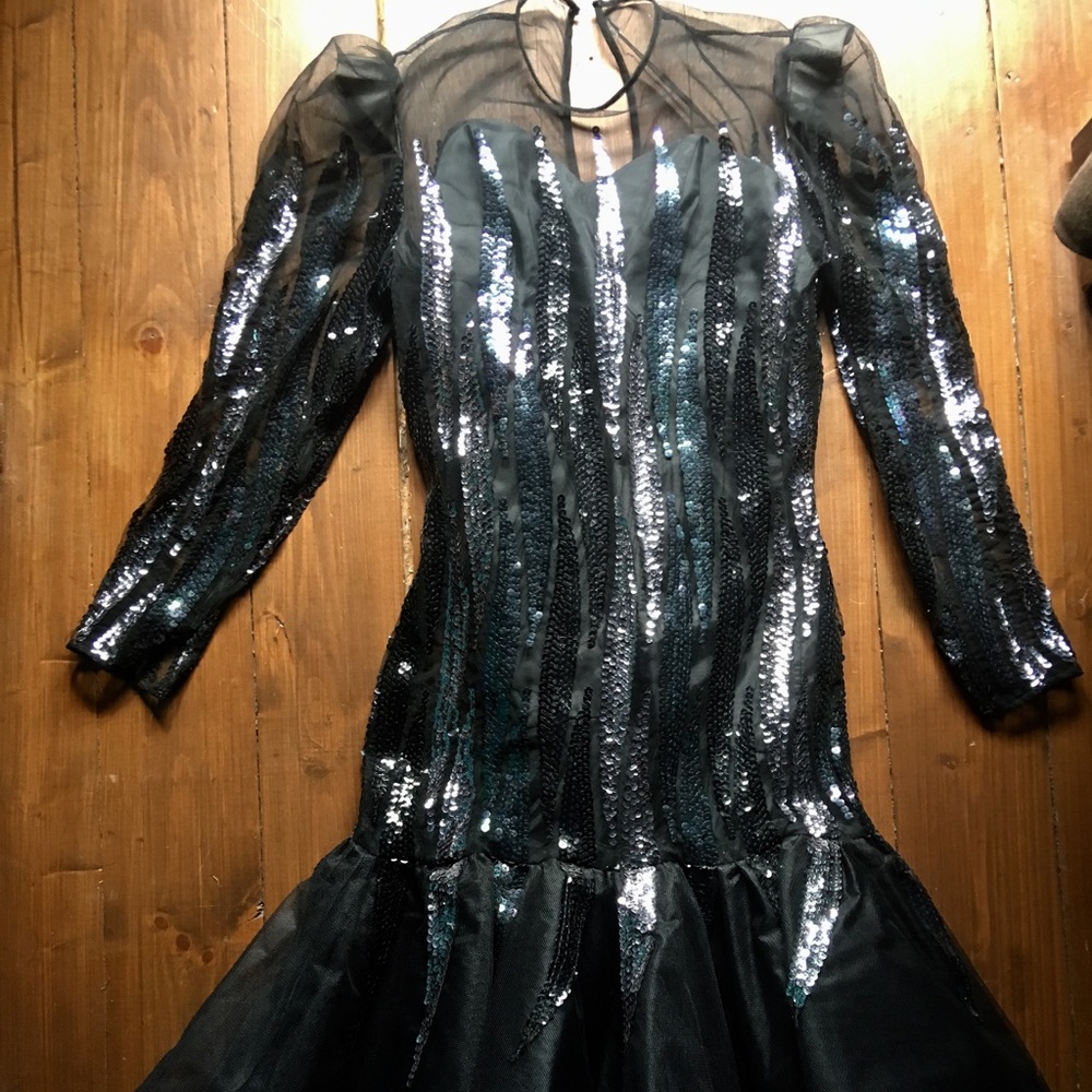 DESIGNER SEQUIN COCKTAIL/PROM DRESS, size 4