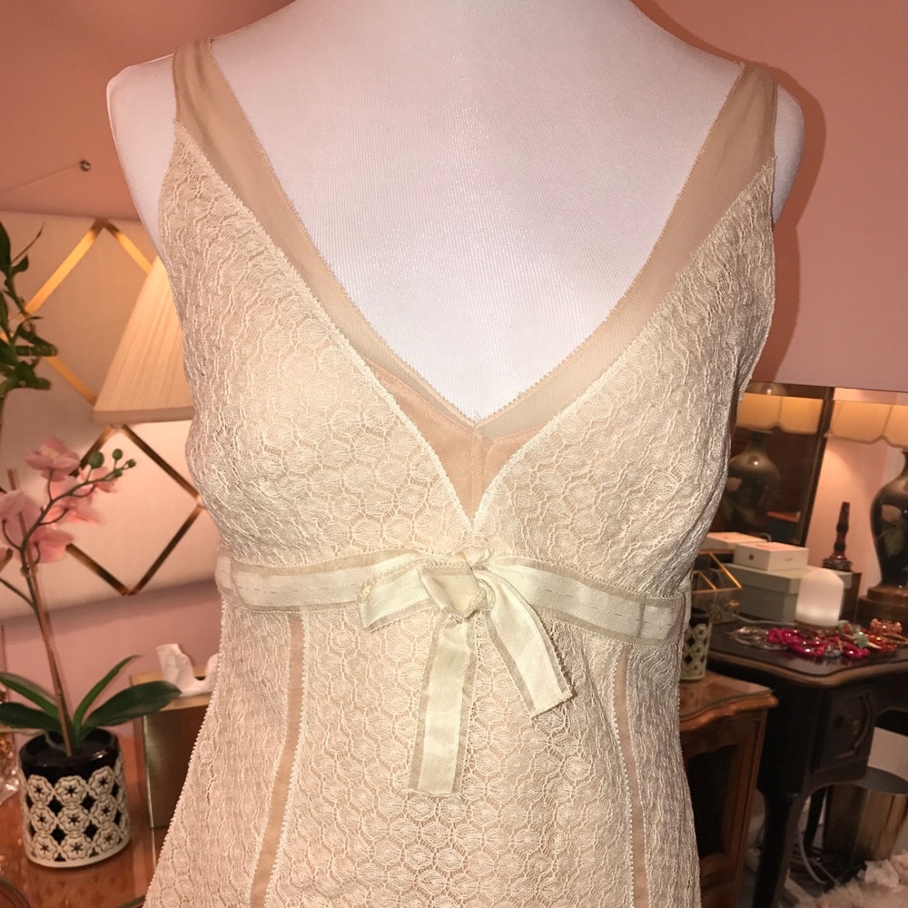 Elie Tahari Sleeveless Ivory Lace Top