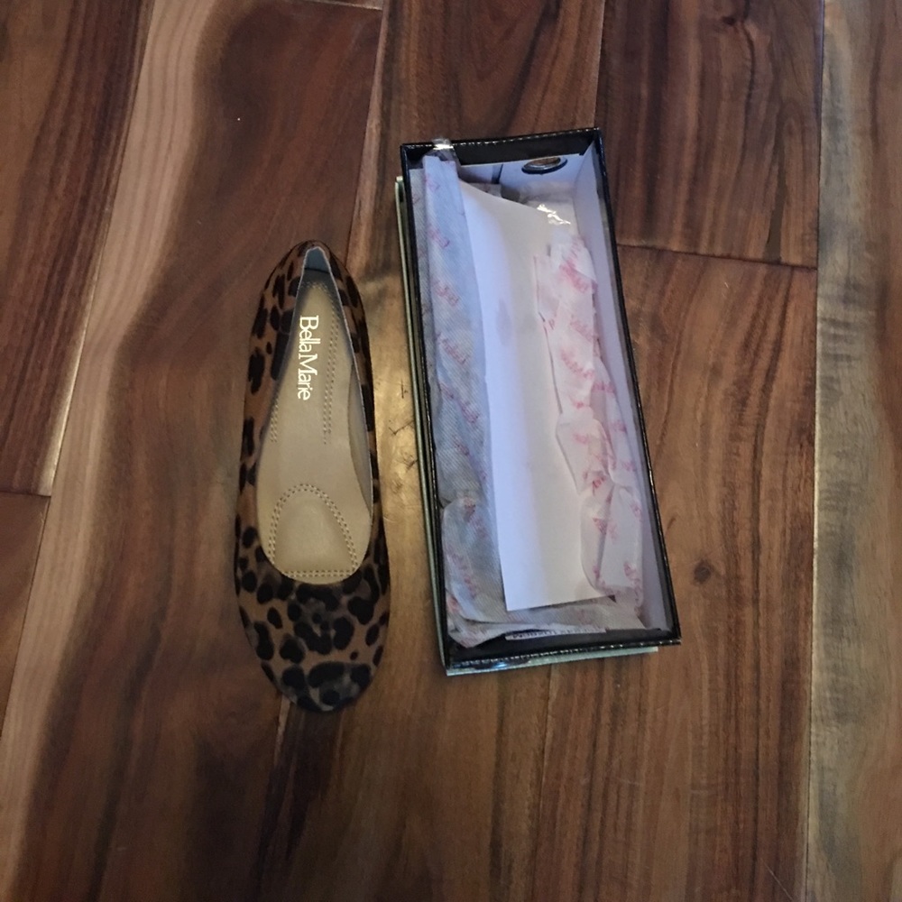 Little girls size 3 leopard flats!