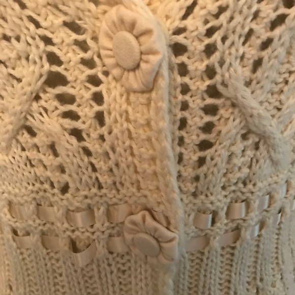 🌺SOLD🌺Beautiful Guinrvere Wool Crocheted Sweater - Picture 2 of 4