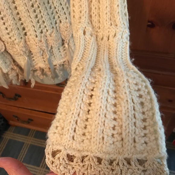 🌺SOLD🌺Beautiful Guinrvere Wool Crocheted Sweater - Picture 3 of 4