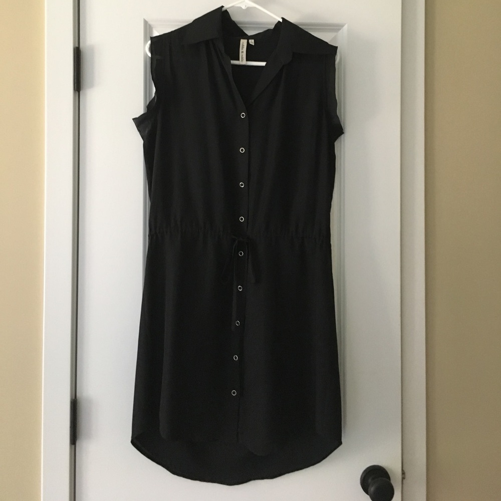 Robbi & Nikki sleeveless shirtdress