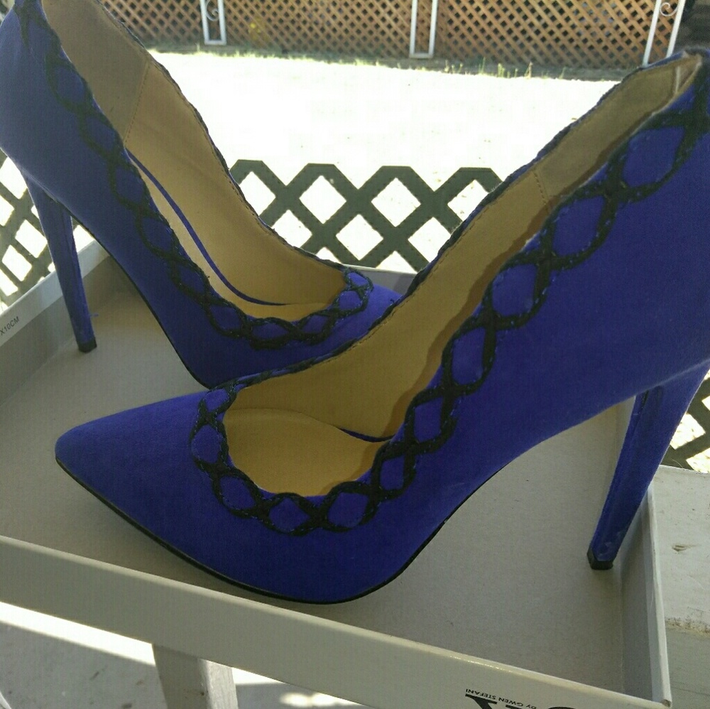 Beautiful Roaly Blue Pumps
