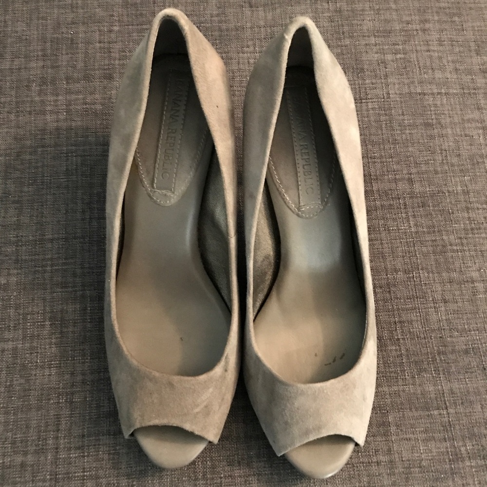 Banana Republic gray side peep toe heels, size 6