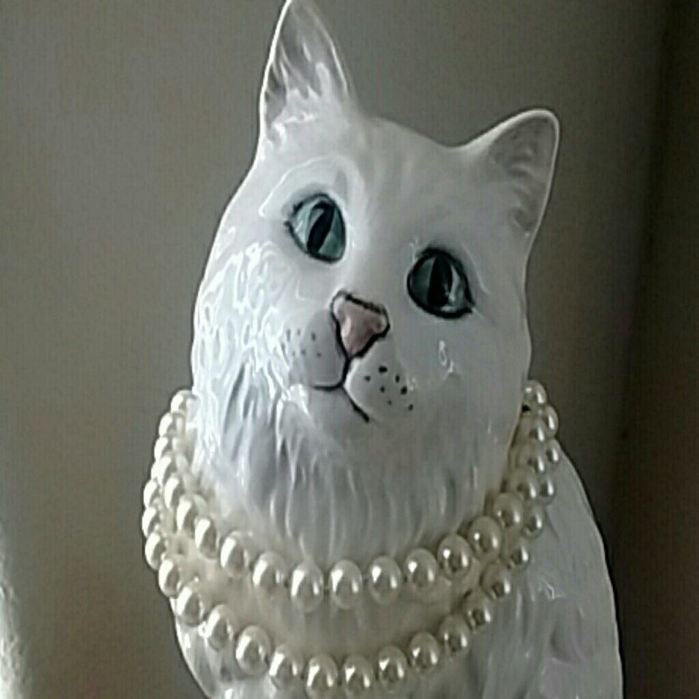 Vicki🌺TOP Seller🌺