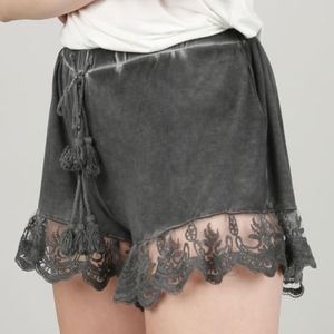 Velvet lace shorts