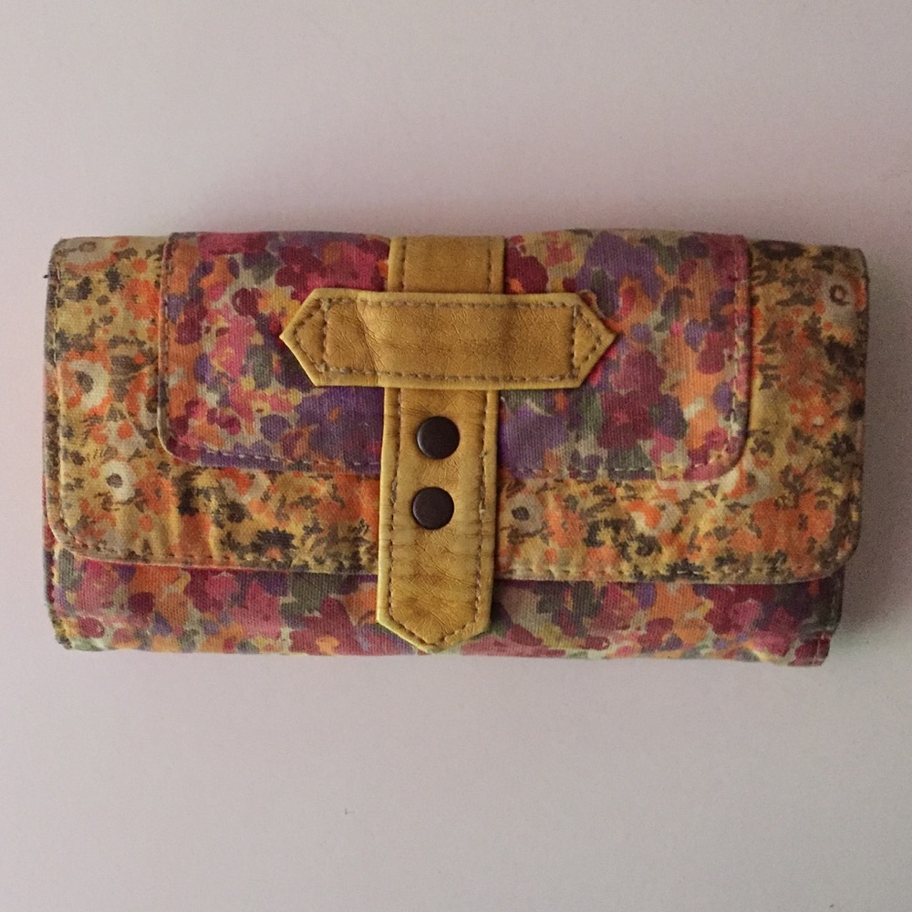 Floral Patterned Wallet (Multicolored)