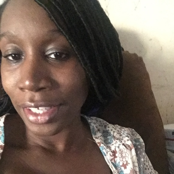 Meet your Posher, Nicole - Picture 7 of 8