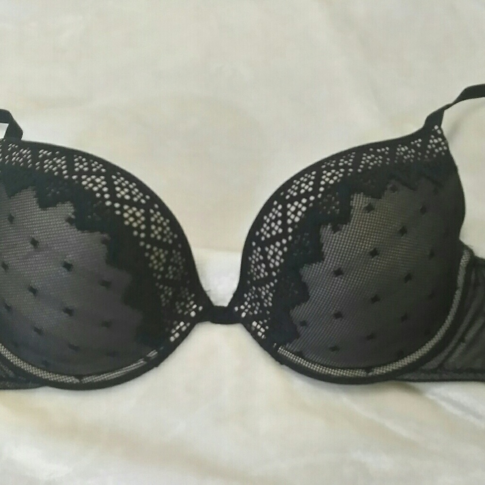 SOLD Wonderbra 38B black lace mesh style 7672 bra