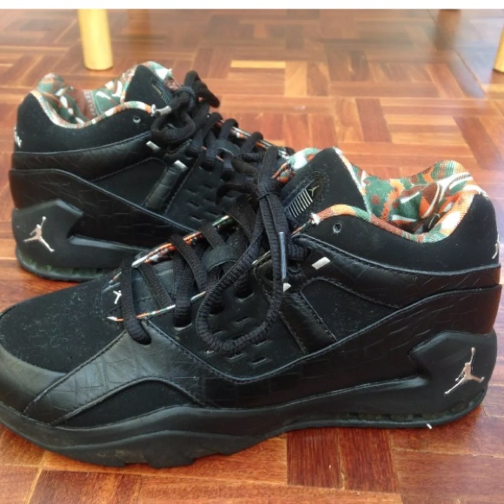 Air Jordan's SU trainer size 3.5y