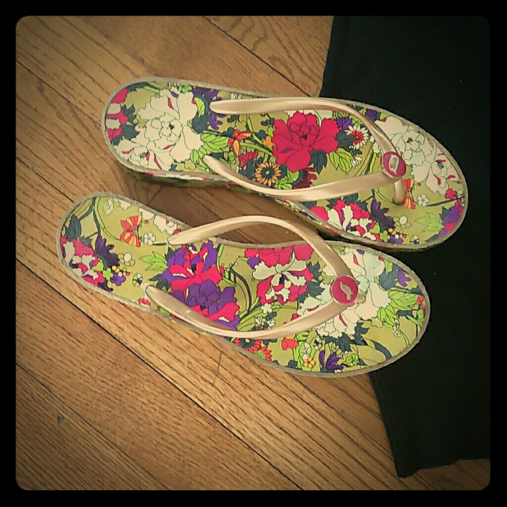 Sakroots artist circle platform flip flops