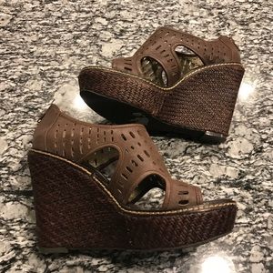 Banana Republic brown wedge