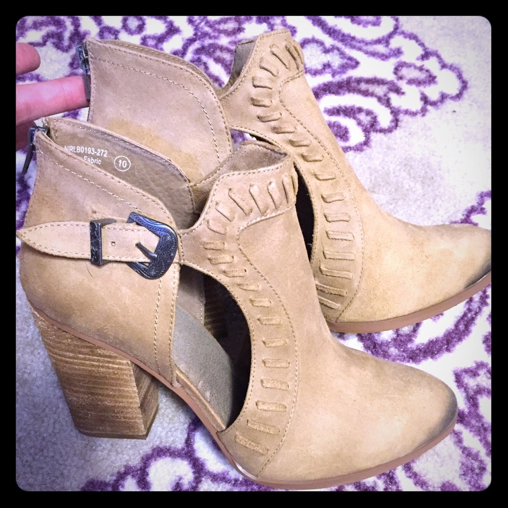 Brand new with tags!! Size 10 heels