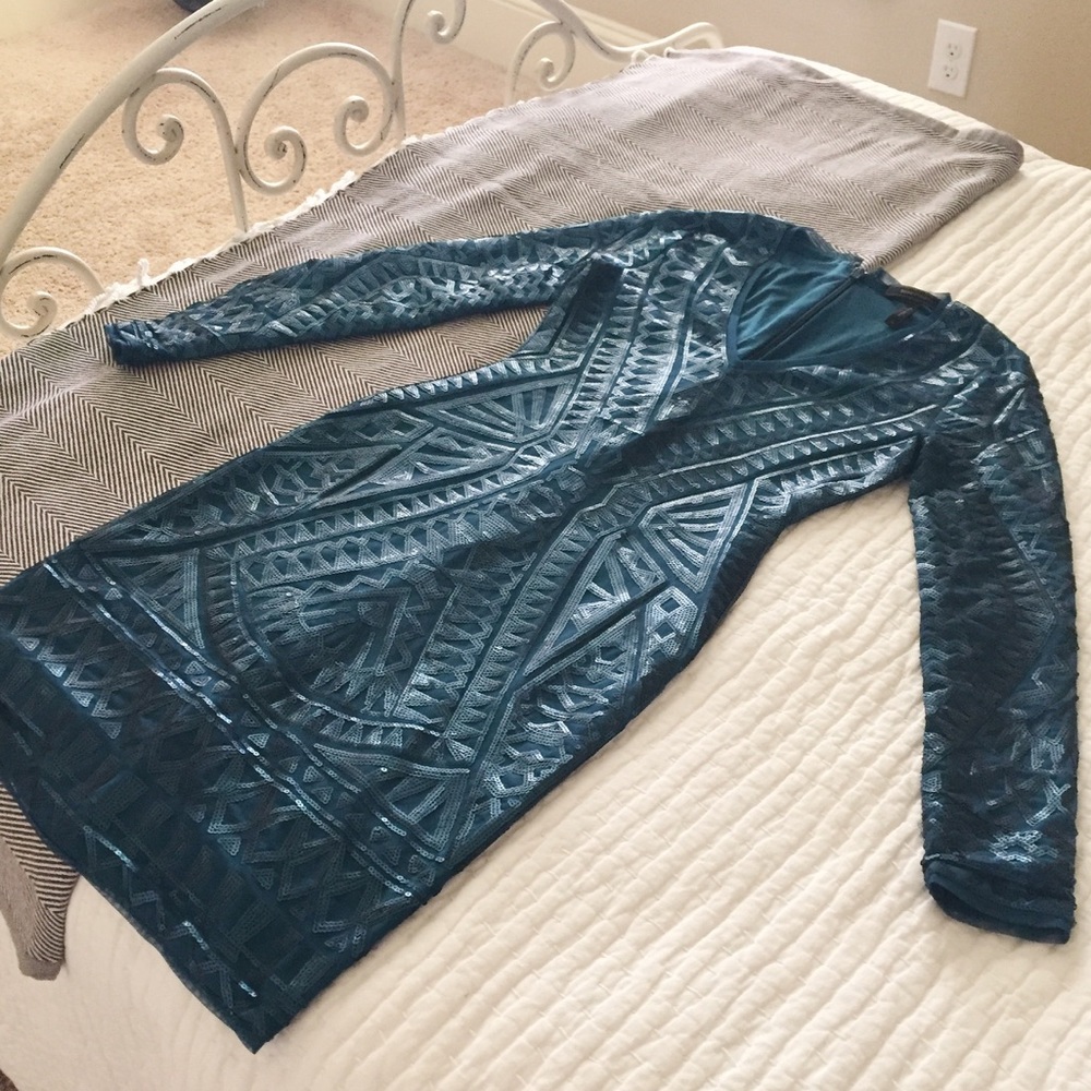 V neck fitted sequin dress