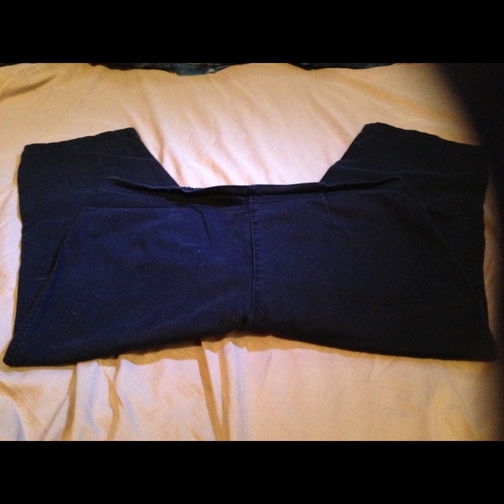 ⬇️Black Simple capris