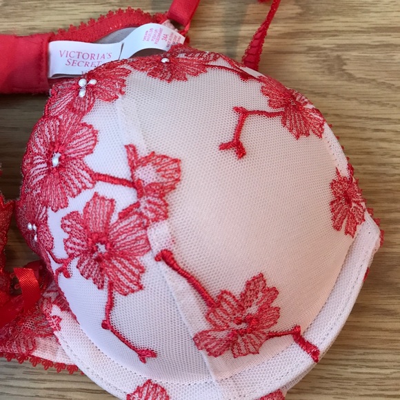 Victoria's Secret Bra - Picture 2 of 6
