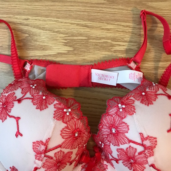 Victoria's Secret Bra - Picture 3 of 6